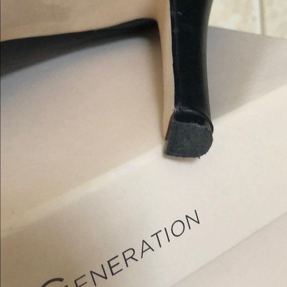 BCBG stilettos - Picture 2 of 5